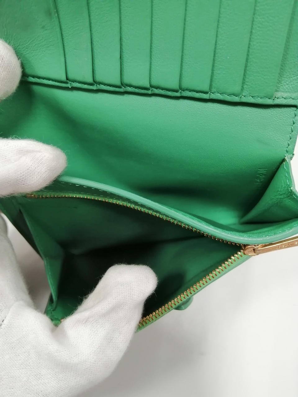 MEDIUM MULTIFUNCTION Model GRY GRN Usage CELINE - image 5