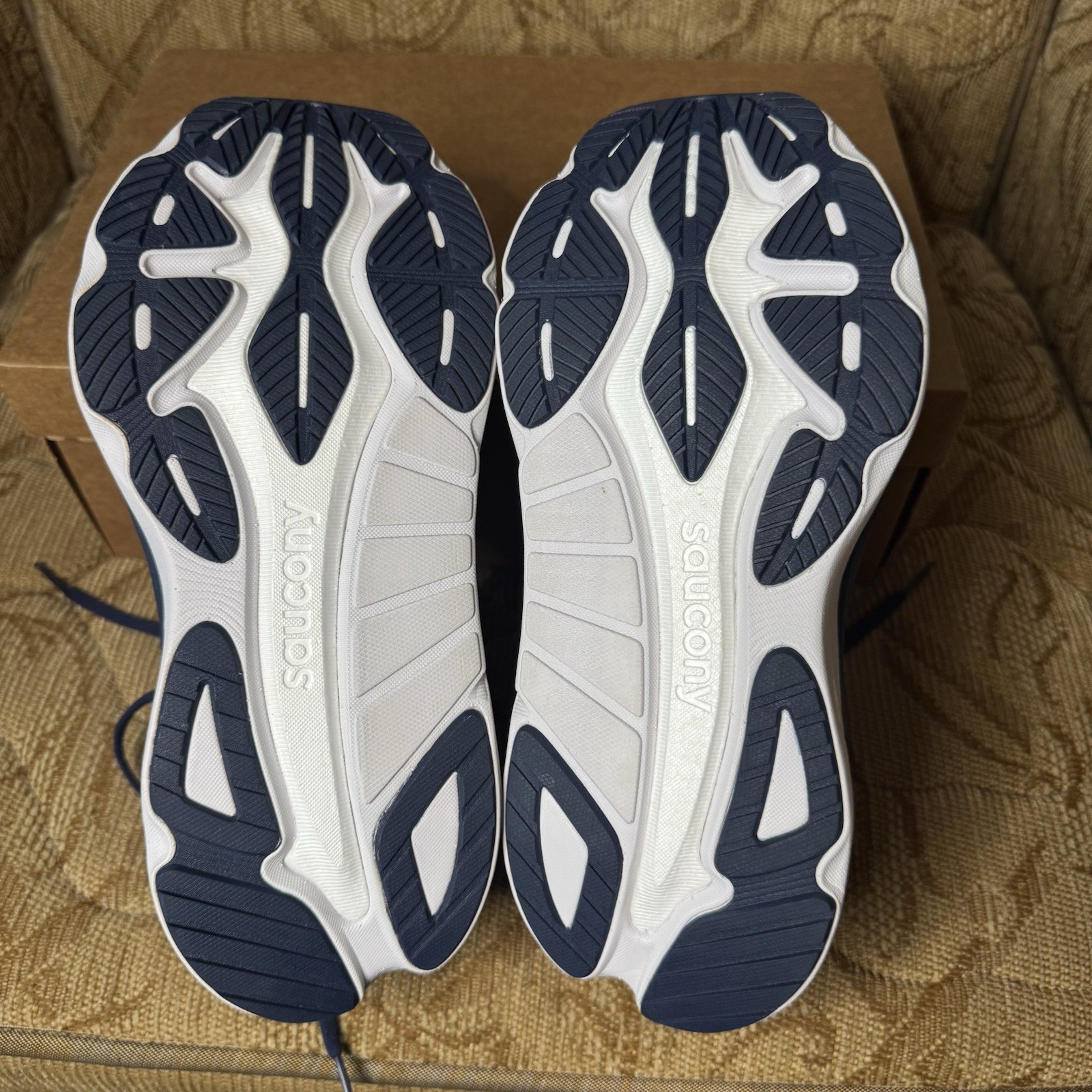 Saucony Mens Hurricane 24 S20933-142 Gray Running Shoes Sneakers Size 7.5 Wide thumbnail 8