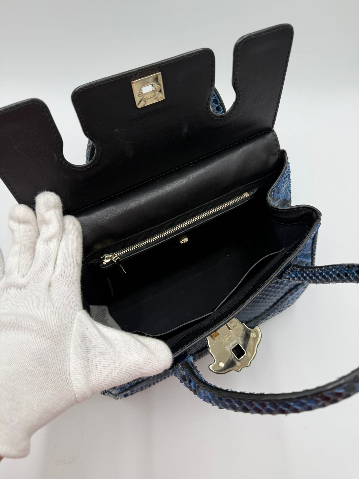 VERSACE PALAZZO EMPIRE BLUE PYTHON LEATHER BAG - image 10