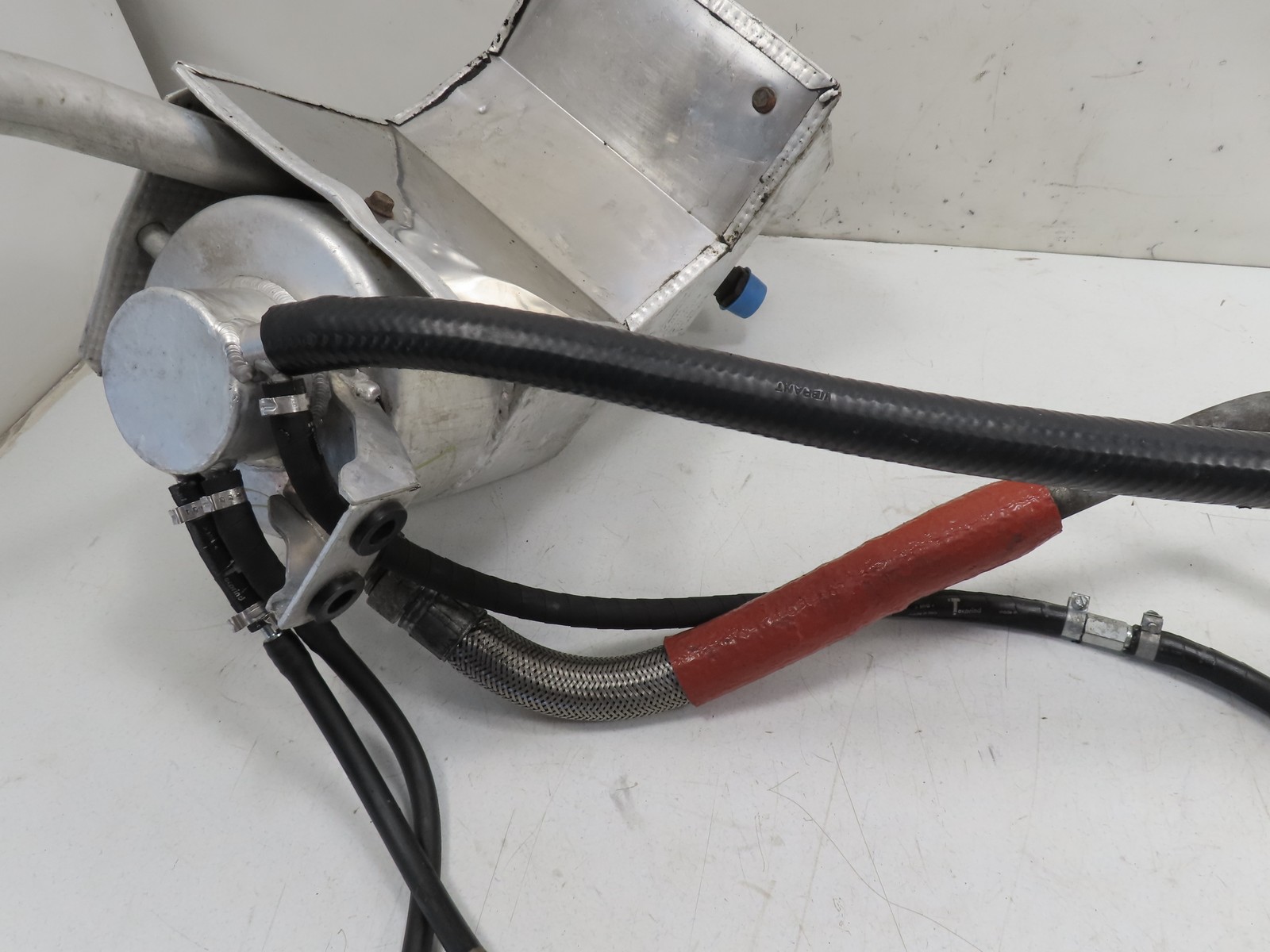06 Lamborghini Gallardo #1310 Oil Tank & Hoses Lines Engine Motor Reservoir 07L1