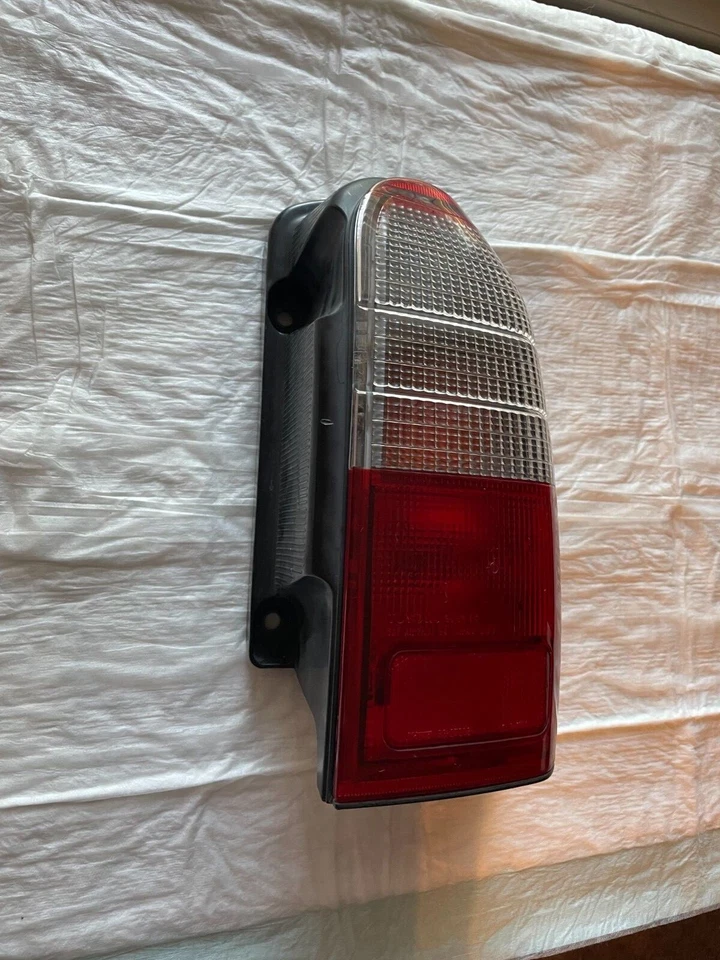 Conjunto de luz trasera - Rt, Toyota 4Runner 1999, 8156135120, 8156135121, usado Foto 2 de 4