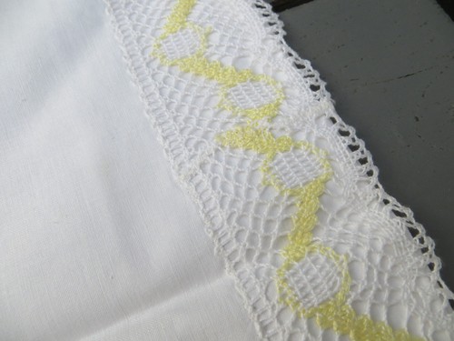 Pair of two Pillowcases Unused Linen Cotton Bobbin Lace Yellow Embroidery German - Picture 6 of 10