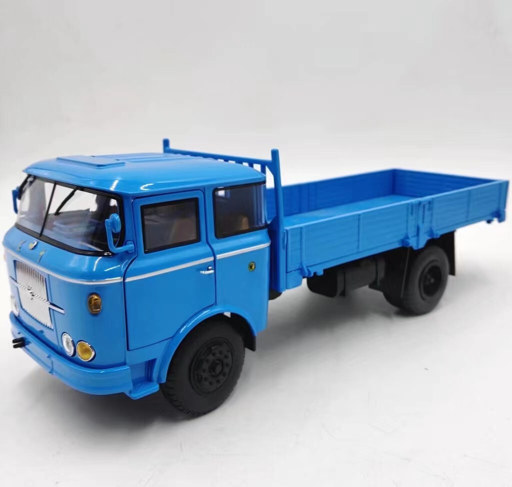 1/24 SKODA LIAZ 706 RTH Truck/China HuangHe JN150 Truck diecast
