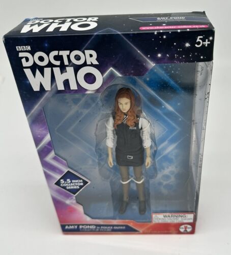 Doctor Who - Amy Pond 5.5" Figura Coleccionista En Traje De Policía Juguetes Subterráneos - Imagen 2 de 4