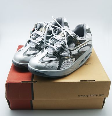 西隅 鴛鴦 Ryn Womens Massai Walking Shoes Sneakers Citrin Silver SIZE