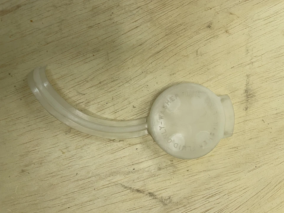 Contenedor depósito líquido limpiaparabrisas GM OEM 82-92 Brougham Deville 1617533 Foto 3 de 4