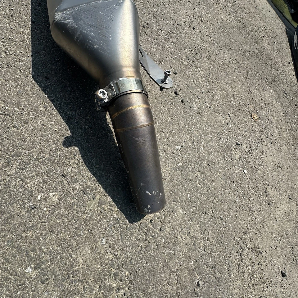 BMW M1000RR M 1000 RR 2023 Akrapovic OEM exhaust - Image 4 of 4