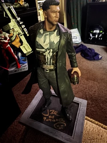 Diamond Select Punisher Statue Netflix Series Signed By Jon Bernthal