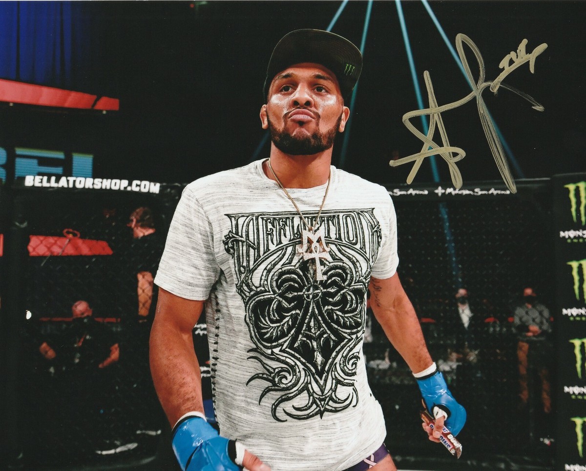 AJ MCKEE SIGNED AUTO'D 8X10 PHOTO MMA BELLATOR 263 253 236 228 136 LA  LB E