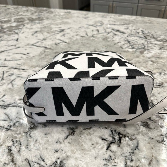 Michael Kors Cindy MK Graphic Signature Backpack NWT Authentic Big  