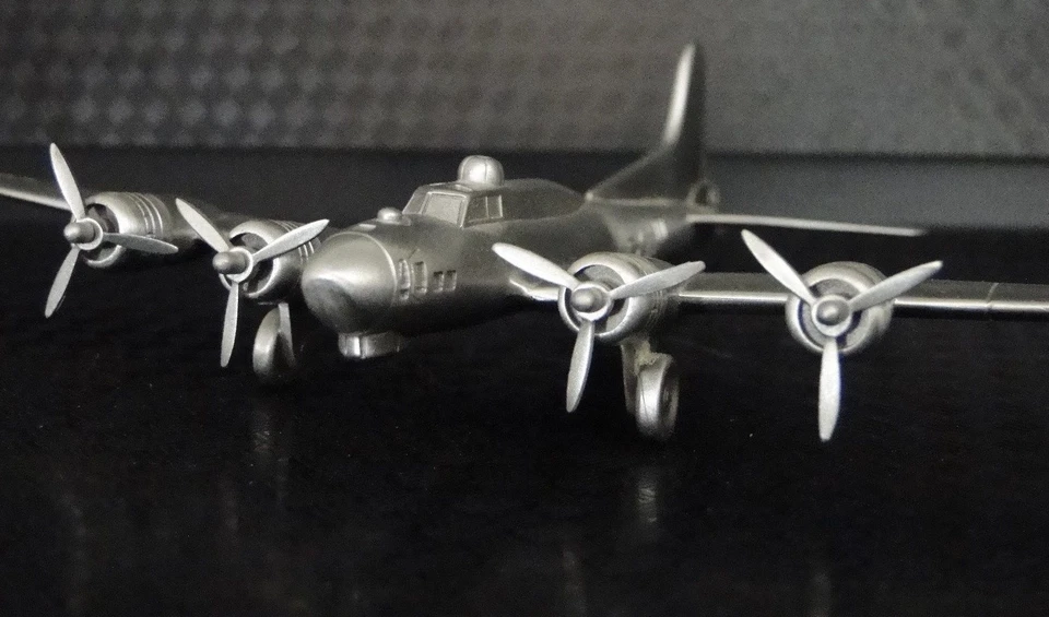 WW2 Plane p Metal Model Fighter b Bomber 1 Armour Carousel 48 32 f4 51 2 17 18 - Image 2 of 4