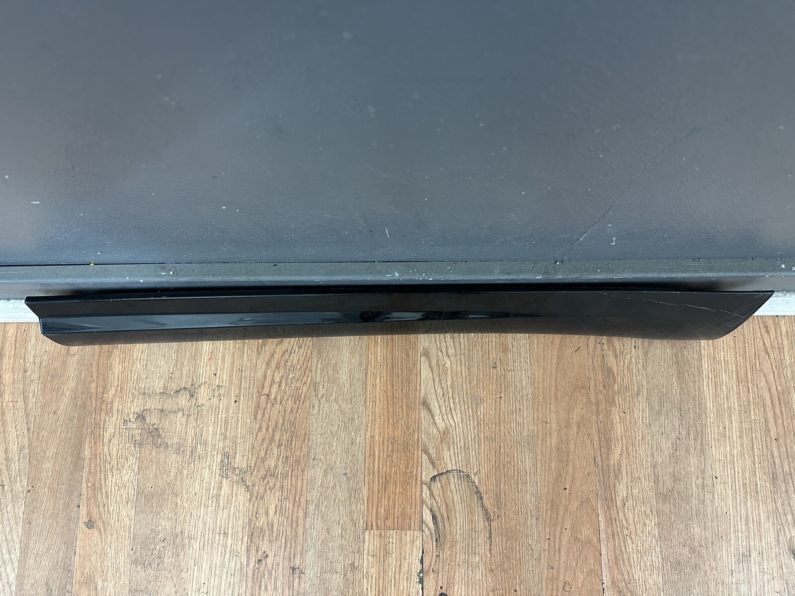 2017 2018 2019 2020 MASERATI LEVANTE REAR LEFT LOWER DOOR MOULDING OEM 670035238