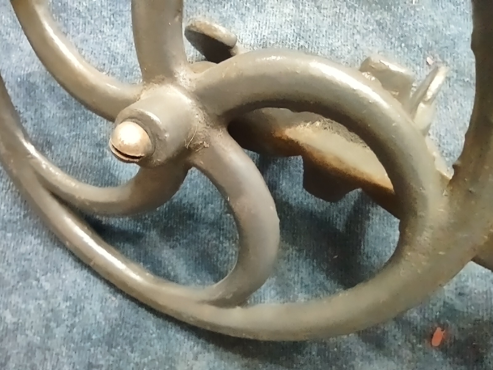 ANTIQUE CAST IRON HAND CRANK BOBBIN WINDER SPOOL YARN FLEECE eBay