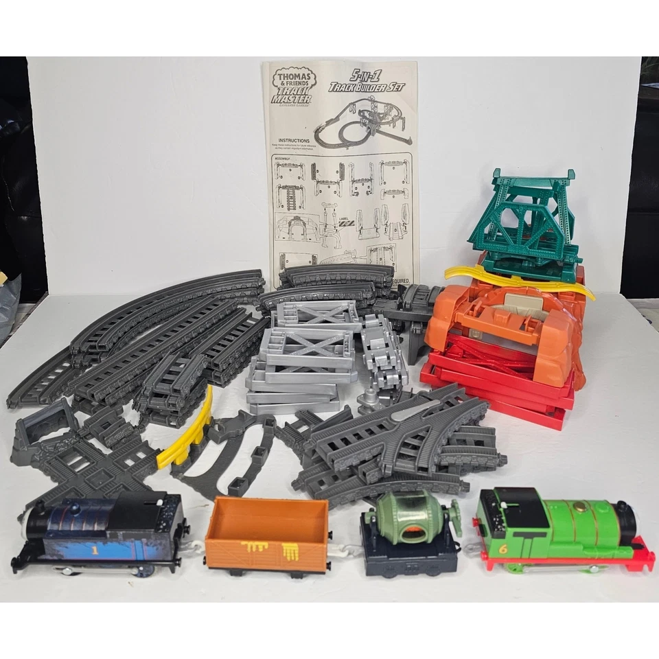 Thomas & Friends TrackMaster Tank Train Builder Set 67 Piece Fisher-Price Gift - Image 3 of 4