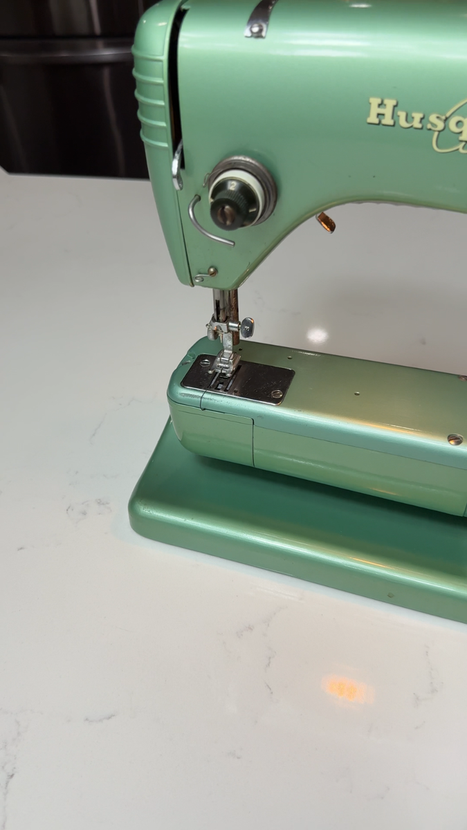Antique Husqvarna Automatic Viking CL21 Sewing Machine, free arm