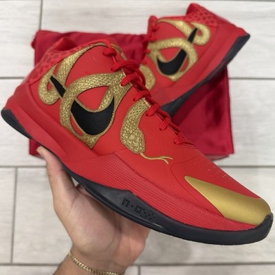 NIKE ZOOM KOBE 5 PROTO YEAR OF THE MAMBA UNIVERSITY RED SIZE 11.5 HF5182-600
