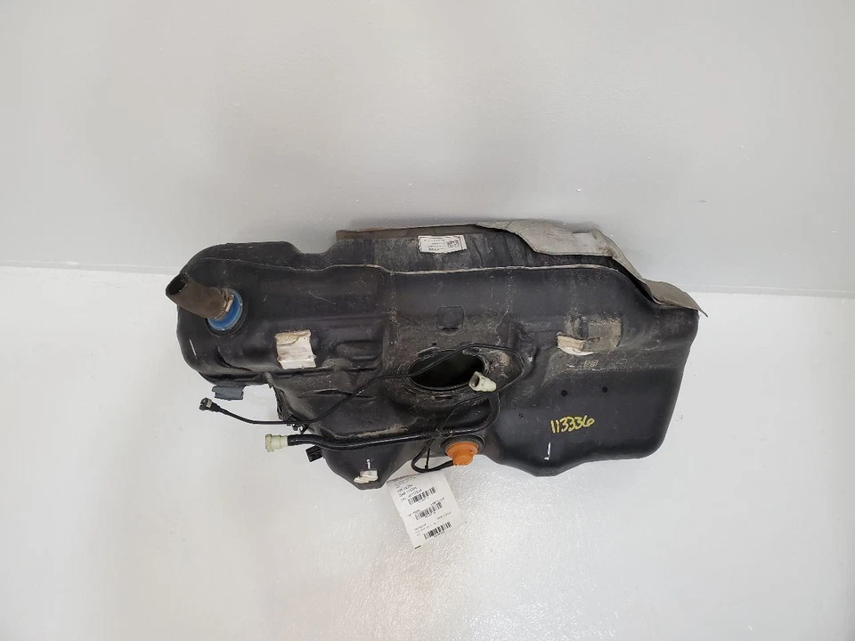 2013-2018 CHEVROLET SONIC 1.8L Fuel Tank 12 Gallon 96896416 13-18 - Imagem 2 de 4
