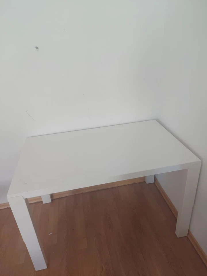 Kinderschreibtisch mit Stühlen