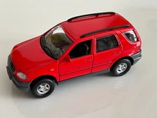 WELLY MERCEDES-BENZ M CLASS Diecast Model Car RED 1:32 SCALE Pull Back #9872
