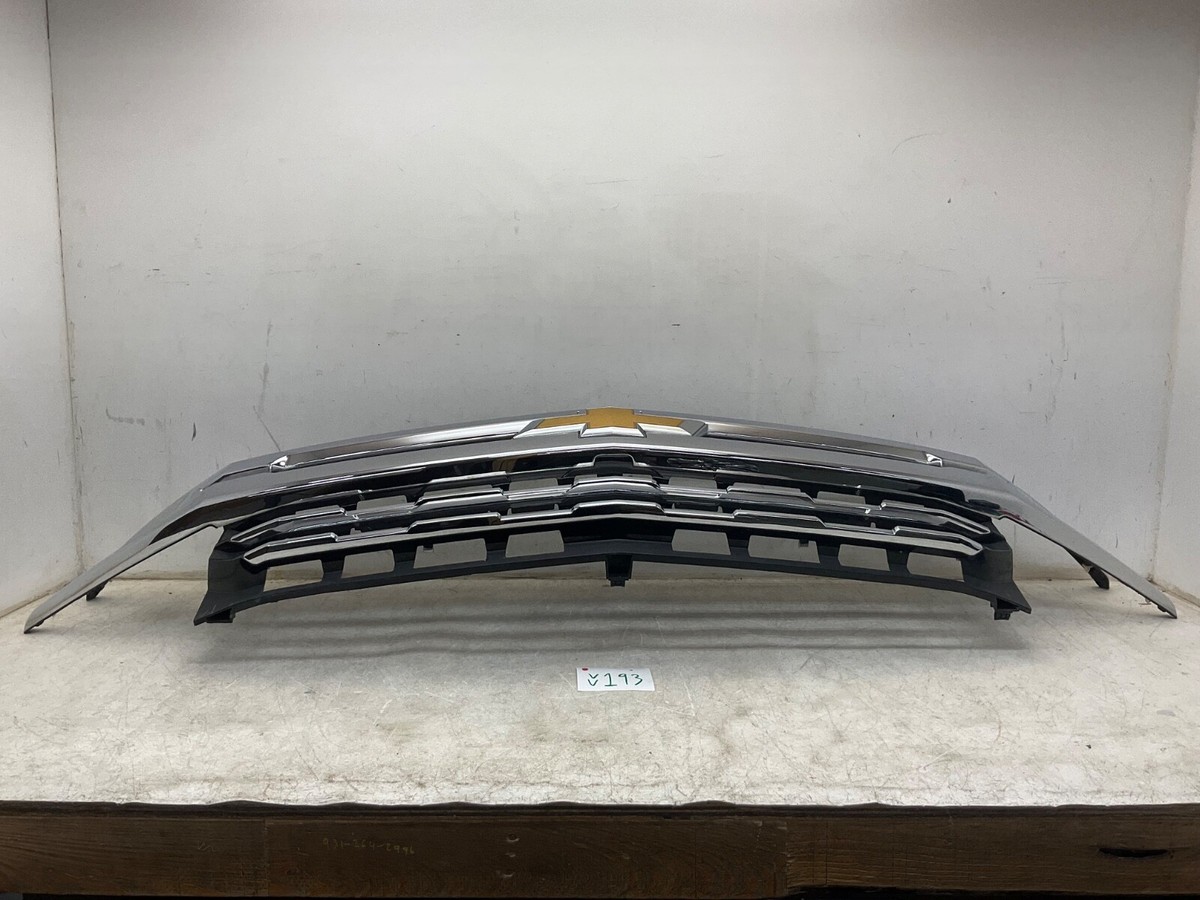 OEM Chevrolet Silverado 1500 LTZ Grille 84493319 Scratches