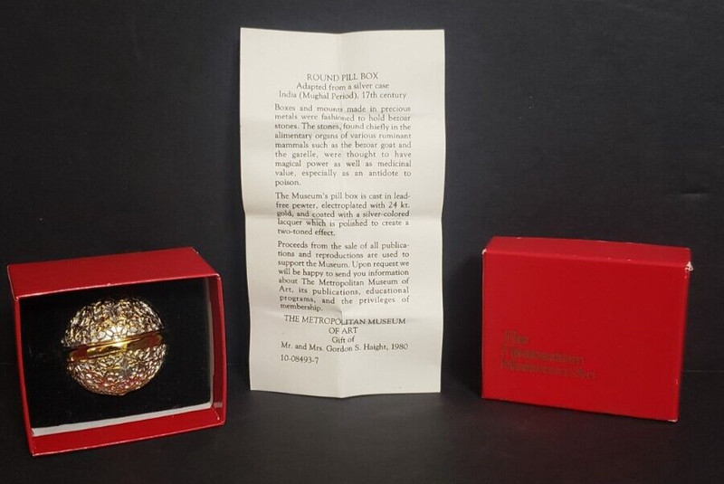 Metropolitan Museum Of Fine Arts Round Pill Box 1980