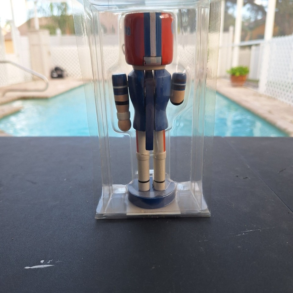 FLORIDA GATORS SPORTS COLLECTORS SERIES FOOTBALL NUTCRACKER IN ORIGINAL