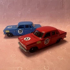 Tomica SP18 Nissan Skyline 2000GT-B (S54B) Racing Car Red No. 37 & Blue No. 39