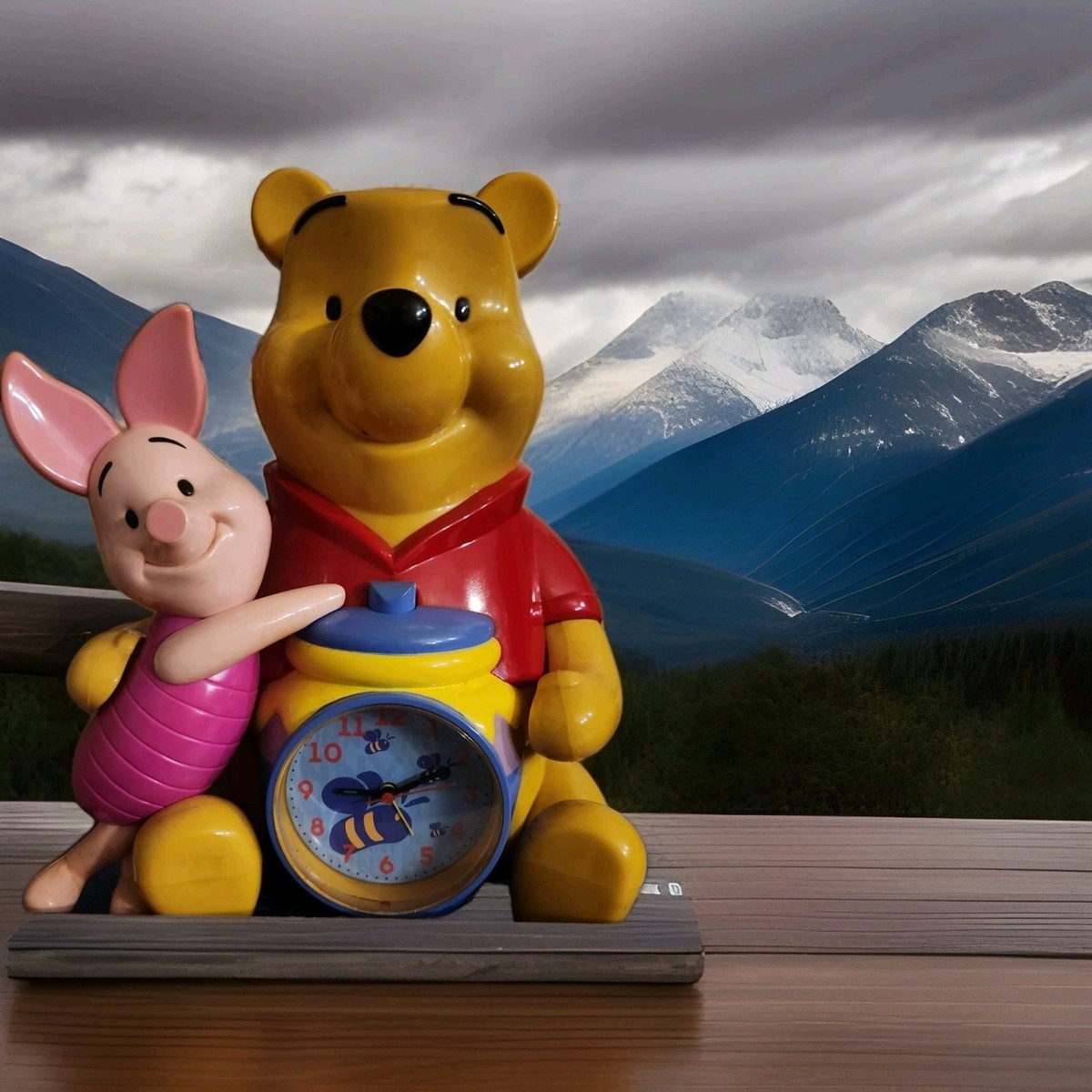 Disney's Winnie The Pooh And Piglet Alarm Clock & Musical Coin