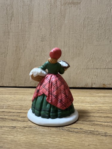 PERFECT DEPT 56 DICKENS VILLAGE SeriesTHE SPIRIT OF GIVING #58322 Heritage 1997 - Picture 4 of 8