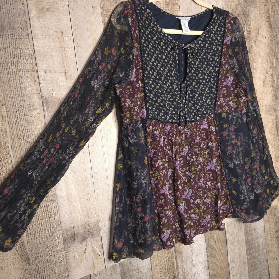 圣丹斯花卉娃娃衬衫尺寸 MP 中号娇小拼布秋季见缺陷 — 第 4/4 张图片