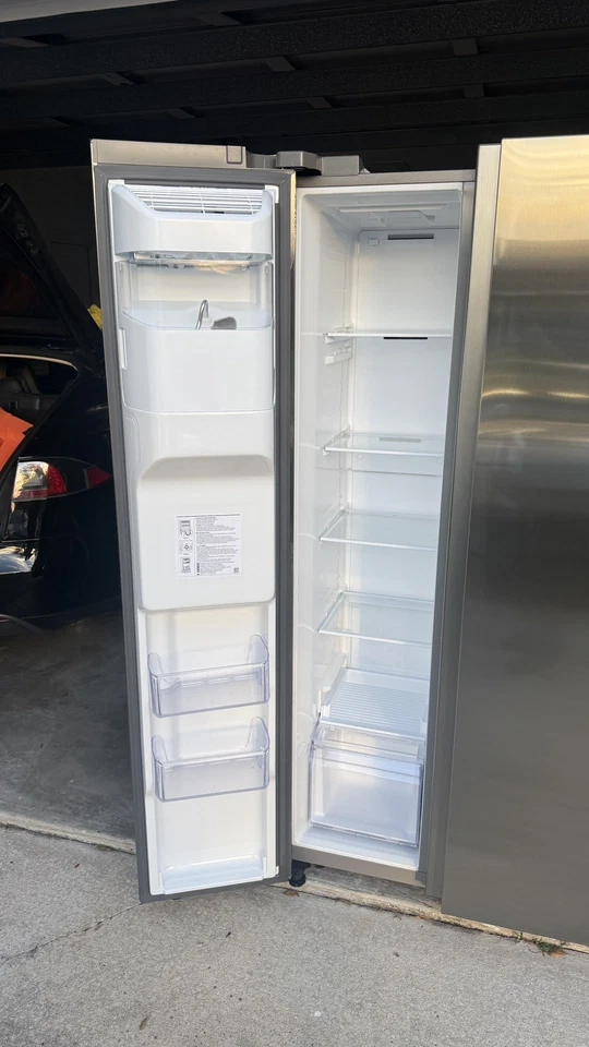 Samsung Side-by-Side Refrigerator – 2025 Model – 3-Month Warranty - Image 2 of 4