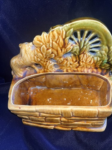 Vintage McCoy Spinning Wheel Loom Planter. - Picture 4 of 5