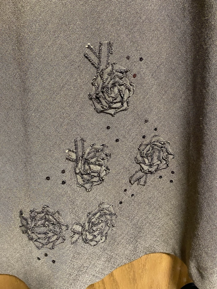 FALDA VERSAILLES VINTAGE MARRÓN CREMALLERA LATERAL CON DETALLES FLORALES - TALLA 16 Foto 3 de 4