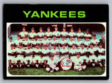 1971 TOPPS #543 NEW YORK YANKEES TEAM CARD W/THURMAN MUNSON & MICKEY MANTLE