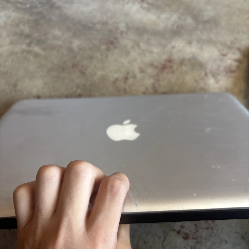 Apple MacBook Pro 15.4 Inch Late 2008 2.53 GHz Core 2 Duo 6GB DDR3 320GB HDD - Image 4 of 4