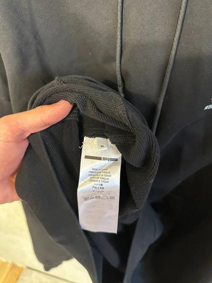 Sudadera con Capucha Alexander McQueen “Fuzzed-Out Frentic” Gráfica Grande Negra Talla XL Foto 4 de 4