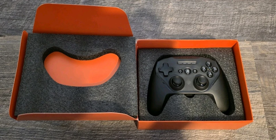 Steelseries Nimbus  Wireless Gaming Controller In Black. - Image 2 of 4