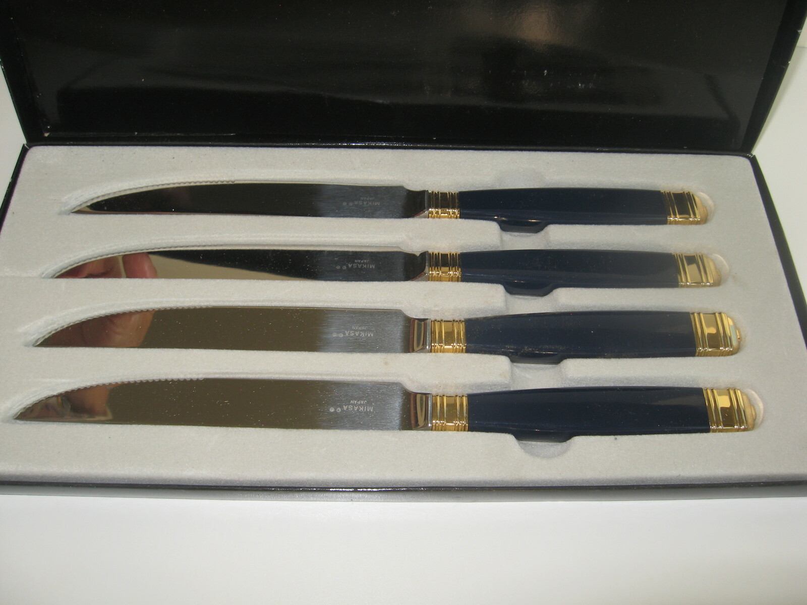 MIKASA Laslo Continental Navy Stainless Gold Accent Steak Knife Set New