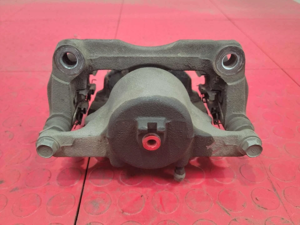 Conjunto de pinza de freno delantera izquierda lado del conductor Nissan Rogue Sport 17-22 OEM Foto 3 de 4