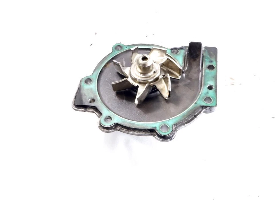 8694630 POMPA ACQUA VOLVO V70 SW 2.4 D 120KW 5M 5P (2001) RICAMBIO USATO Foto 3 de 4