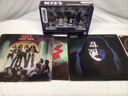 Mixed Lot Of 2 Original Pressing KISS LPs And A Collectible Item