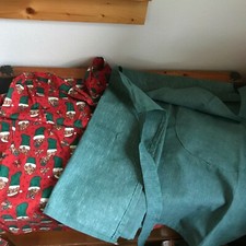 Lot of 2 Light Weight Red w Dogs in Christmas Stockings  Green Heather Full
