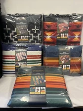 Pendleton Outdoor Packable Blanket Picnic Tailgate Folds & Zips 60x72 inches