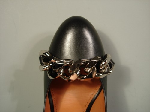 GIVENCHY CLASSIC BLACK LEATHER ROUND TOE SILVER CHAIN PUMPS HEELS 36.5 NEW - Picture 9 of 12