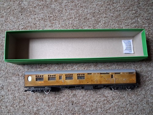 Hornby R746 Spurweite OO LNER Teak gebremster Reisebus 3. Klasse in grüner Box 1879 Kaydee  | Condition: Used