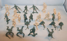 Vintage Plastic Army Men/ Toy Soldiers Green and Beige - Lot of 25