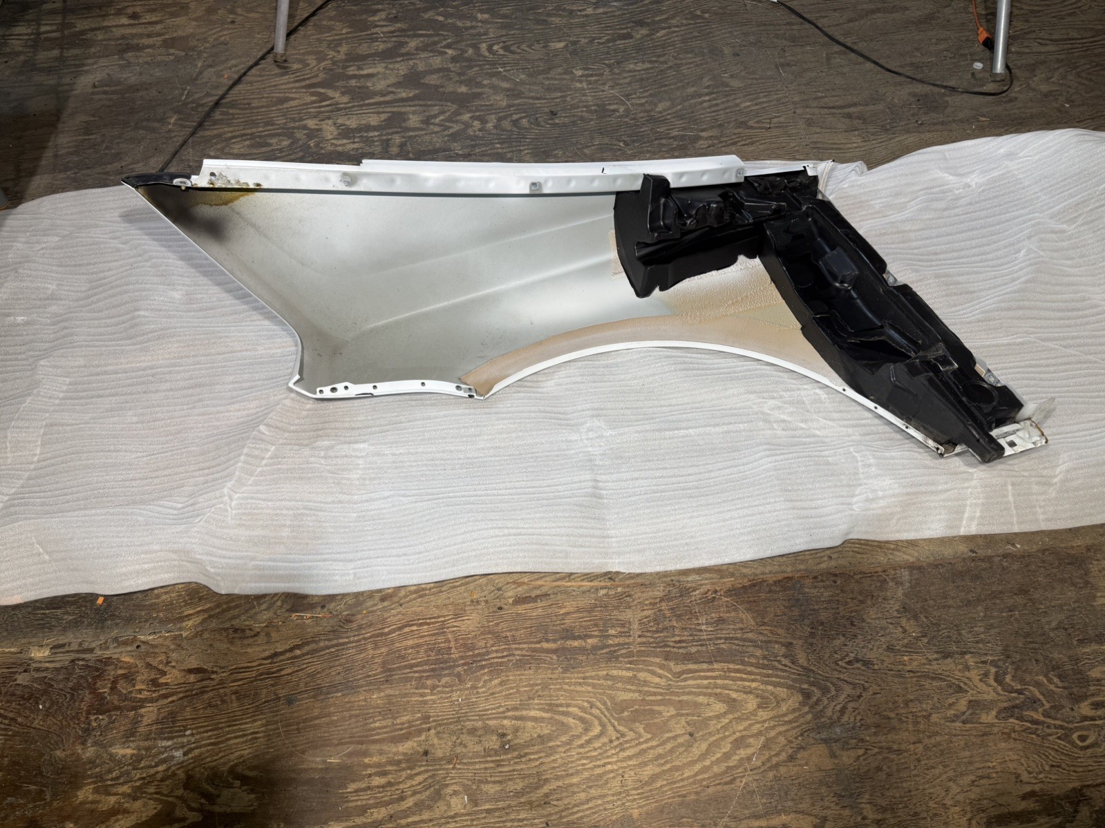 2019-2024 Rolls Royce Cullinan Front right Fender Wing (passenger side) White