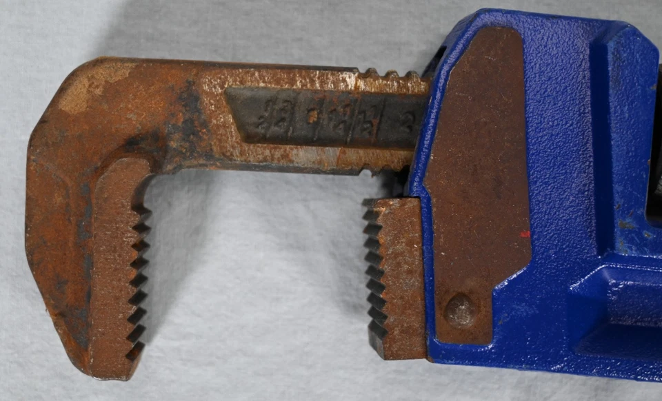 Kobalt 18" Blue Cast Iron Pipe Wrench Heavy Duty - Image 4 of 4
