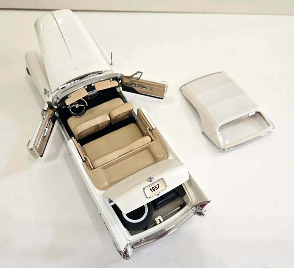 Chrysler 300C 1957 convertible diecast blanco 1/24 Danbury como nuevo con caja original Foto 4 de 4