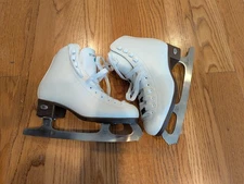 Riedell Opal Figure Skating Ice Skates Size 4 Model #110W Opal
